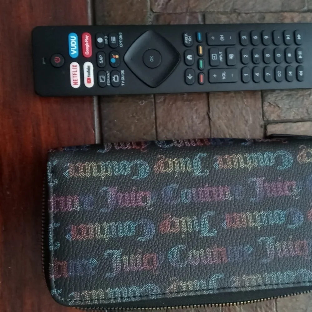 NWT Juicy Wallet - Picture 5 of 6